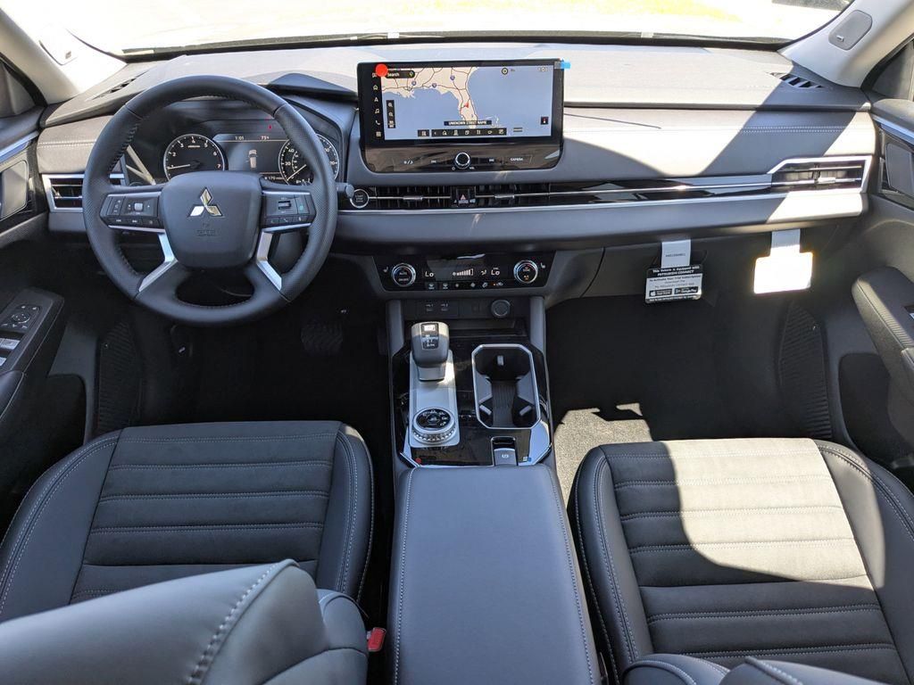 2025 Mitsubishi Outlander SE photo 12