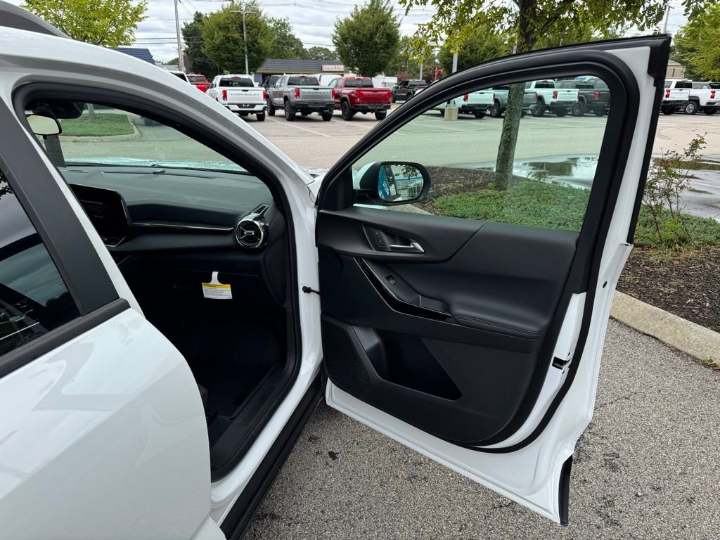 2026 Chevrolet Equinox LT photo 23