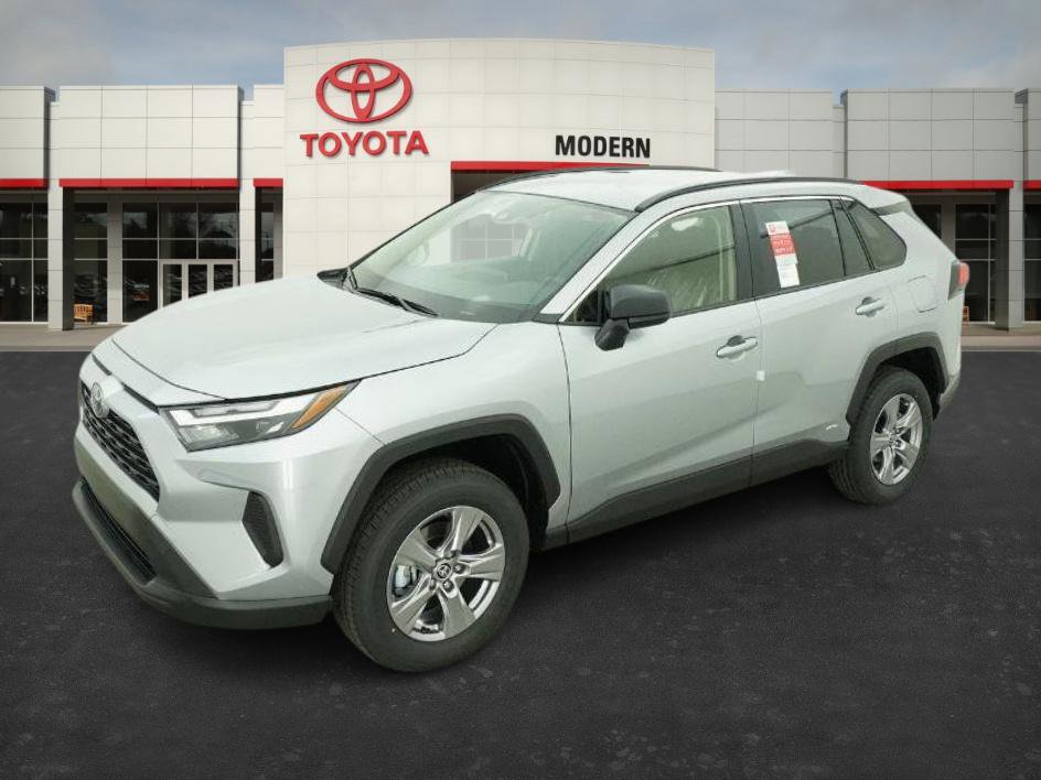 2025 Toyota RAV4 LE's photo
