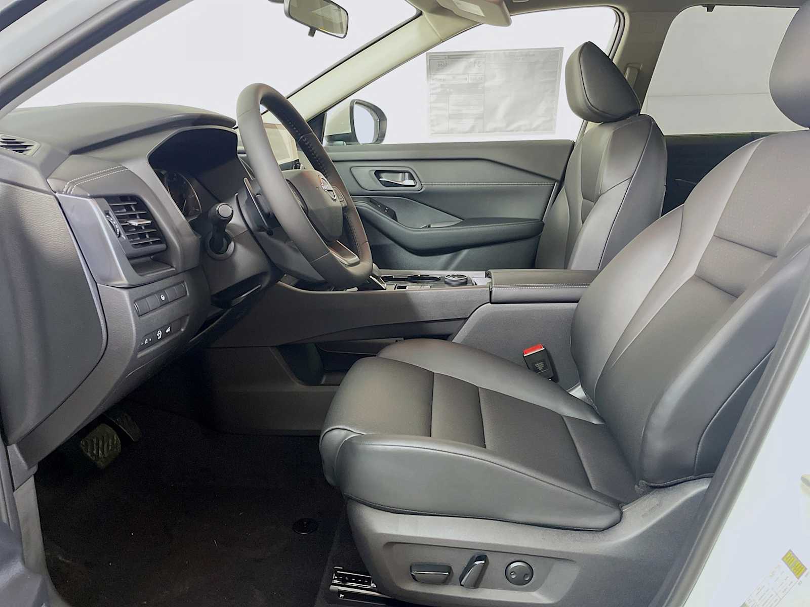 2026 Nissan Rogue SV photo 4