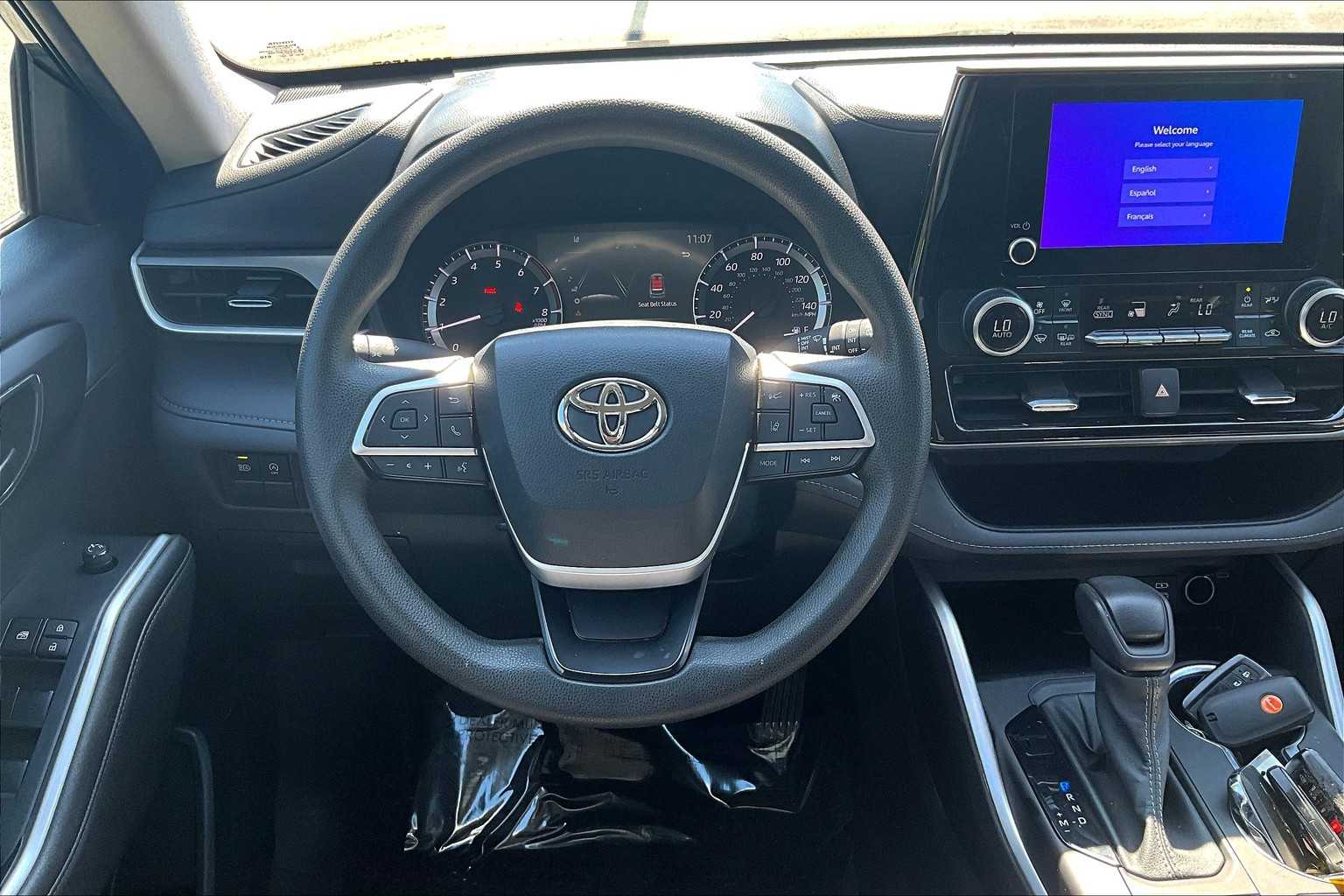 2023 Toyota Highlander L photo 4