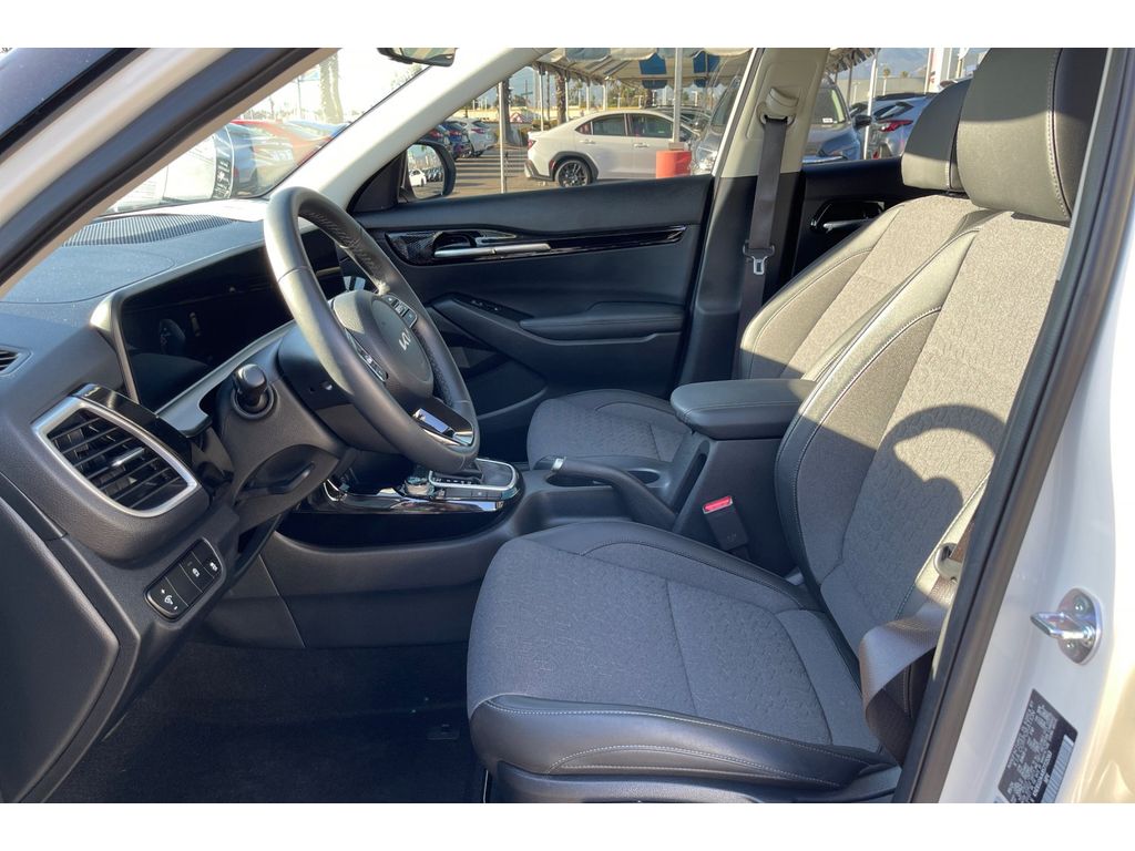 2025 Kia Seltos S photo 7
