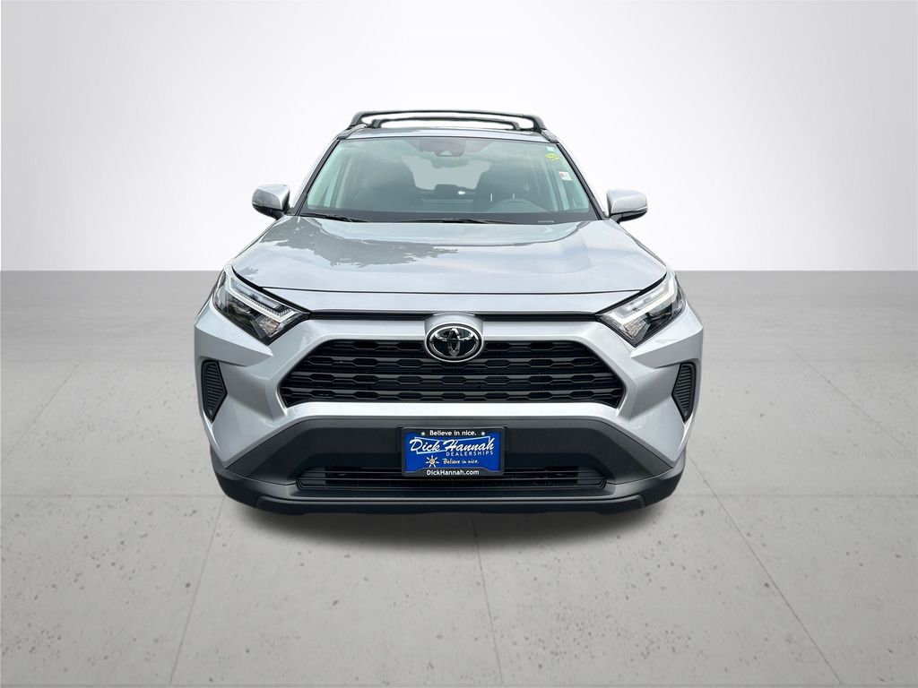 2025 Toyota RAV4 XLE photo 3