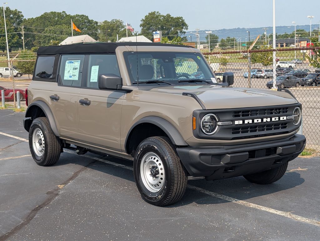 2025 Ford Bronco Base photo 2