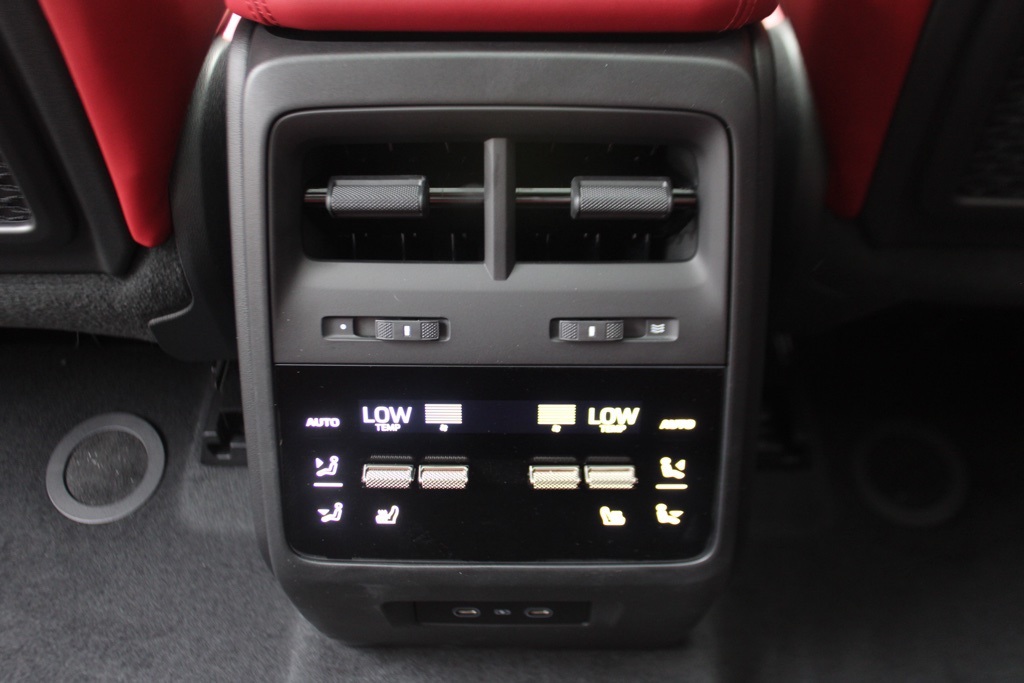 2025 Porsche Macan Electric Turbo photo 19