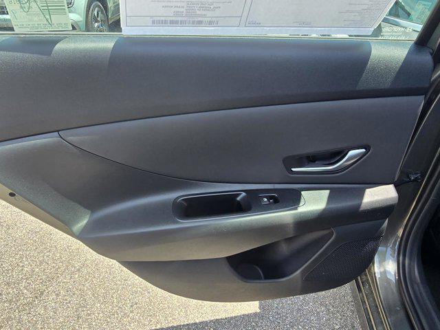 2025 Hyundai Elantra Limited photo 9