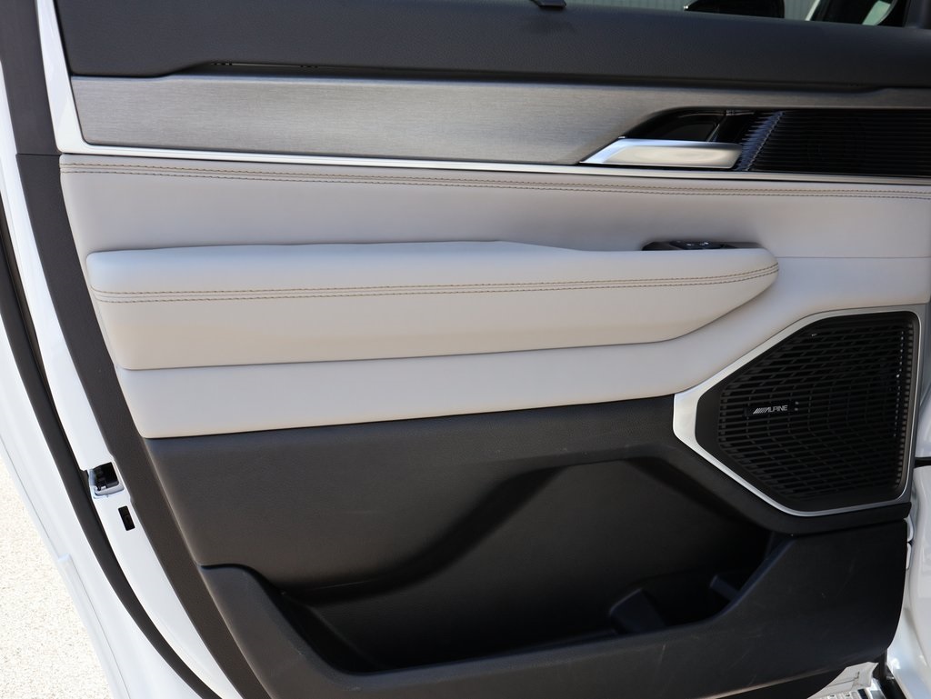 2025 Jeep Wagoneer L Series III photo 18