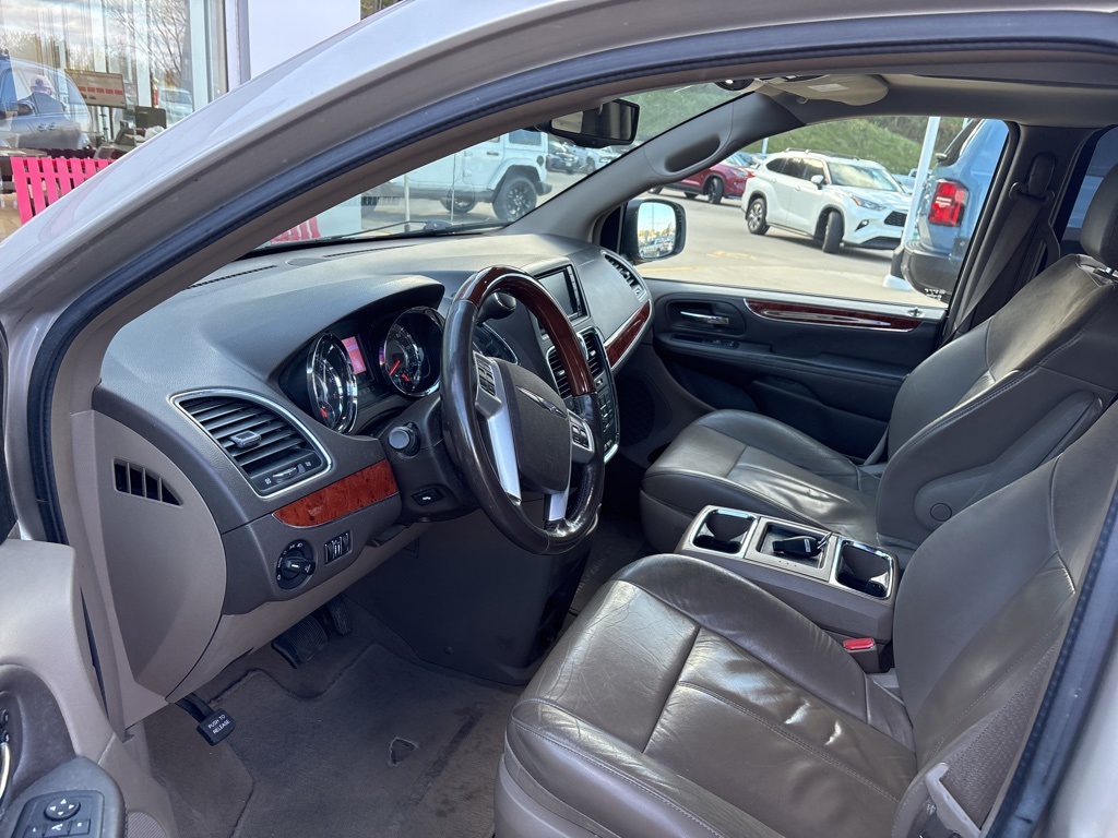 2015 Chrysler Town & Country Limited photo 4