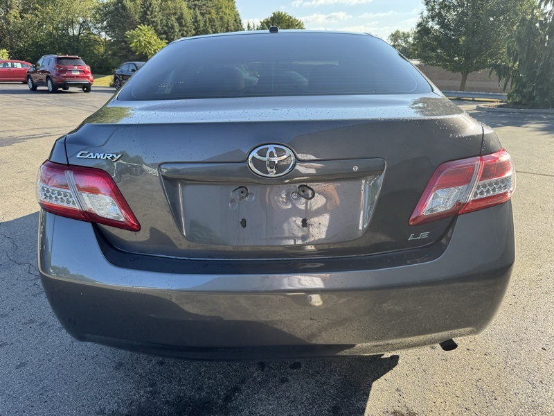 2011 Toyota Camry LE photo 3