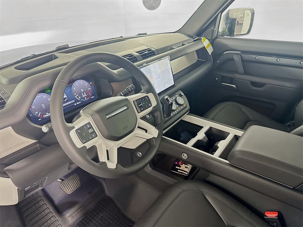 2025 Land Rover Defender 130 X-Dynamic SE photo 6