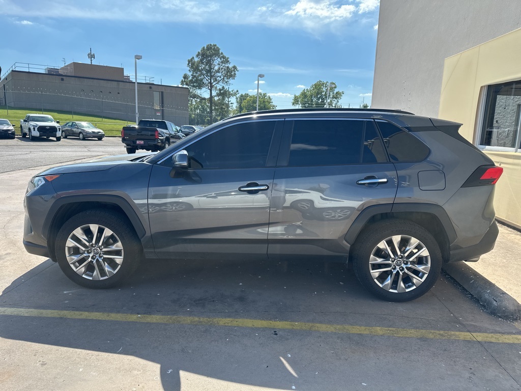 2020 Toyota RAV4 Limited photo 5
