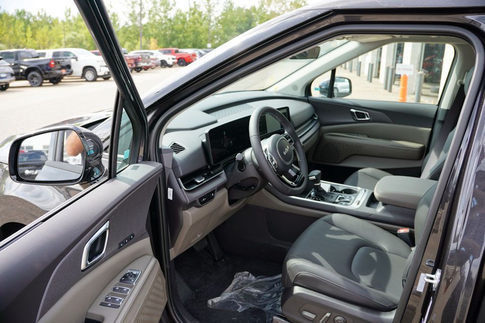 2026 Kia Carnival SX photo 10