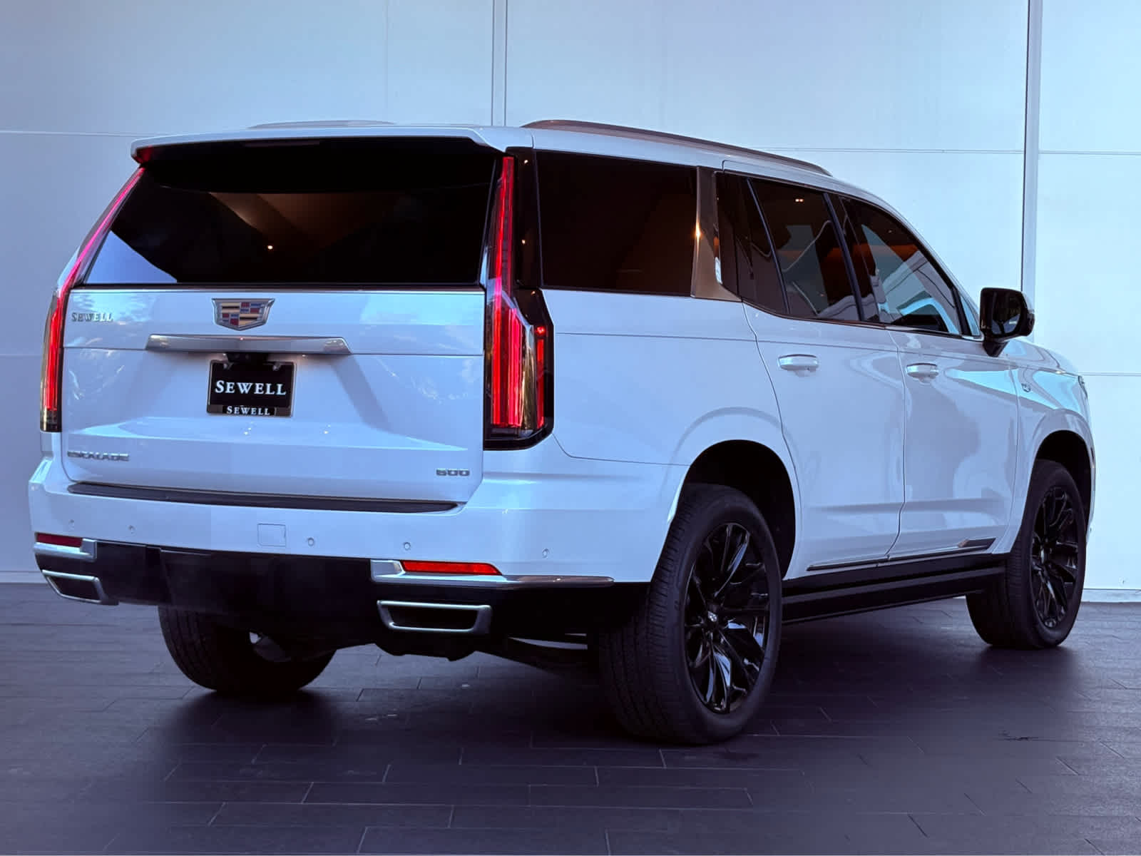 2025 Cadillac Escalade Premium Luxury photo 4