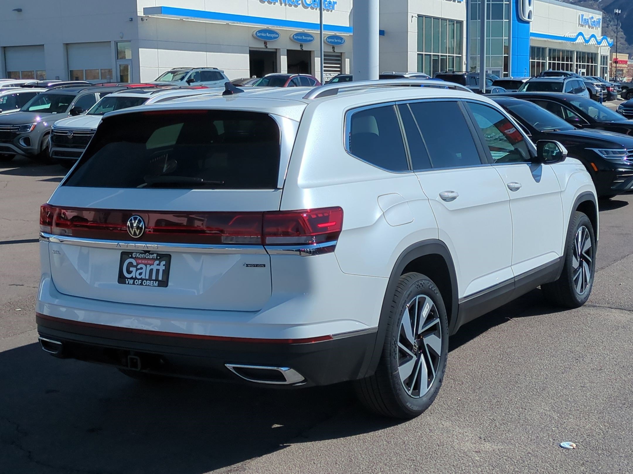 2025 Volkswagen Atlas SEL photo 2