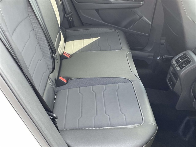 2025 Volkswagen Taos SE photo 14