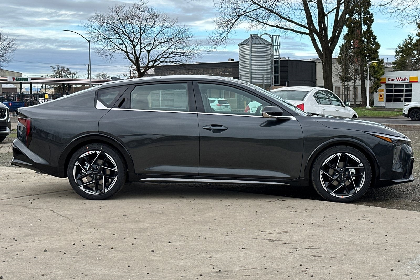 2025 Kia K4 GT-Line photo 2