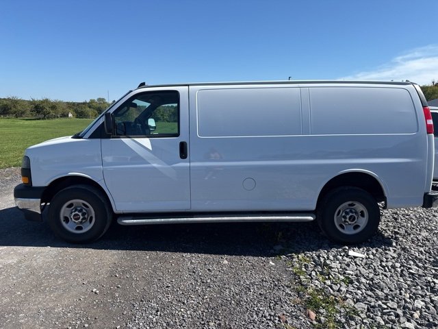 2023 Gmc Savana Cargo 2500 photo 3