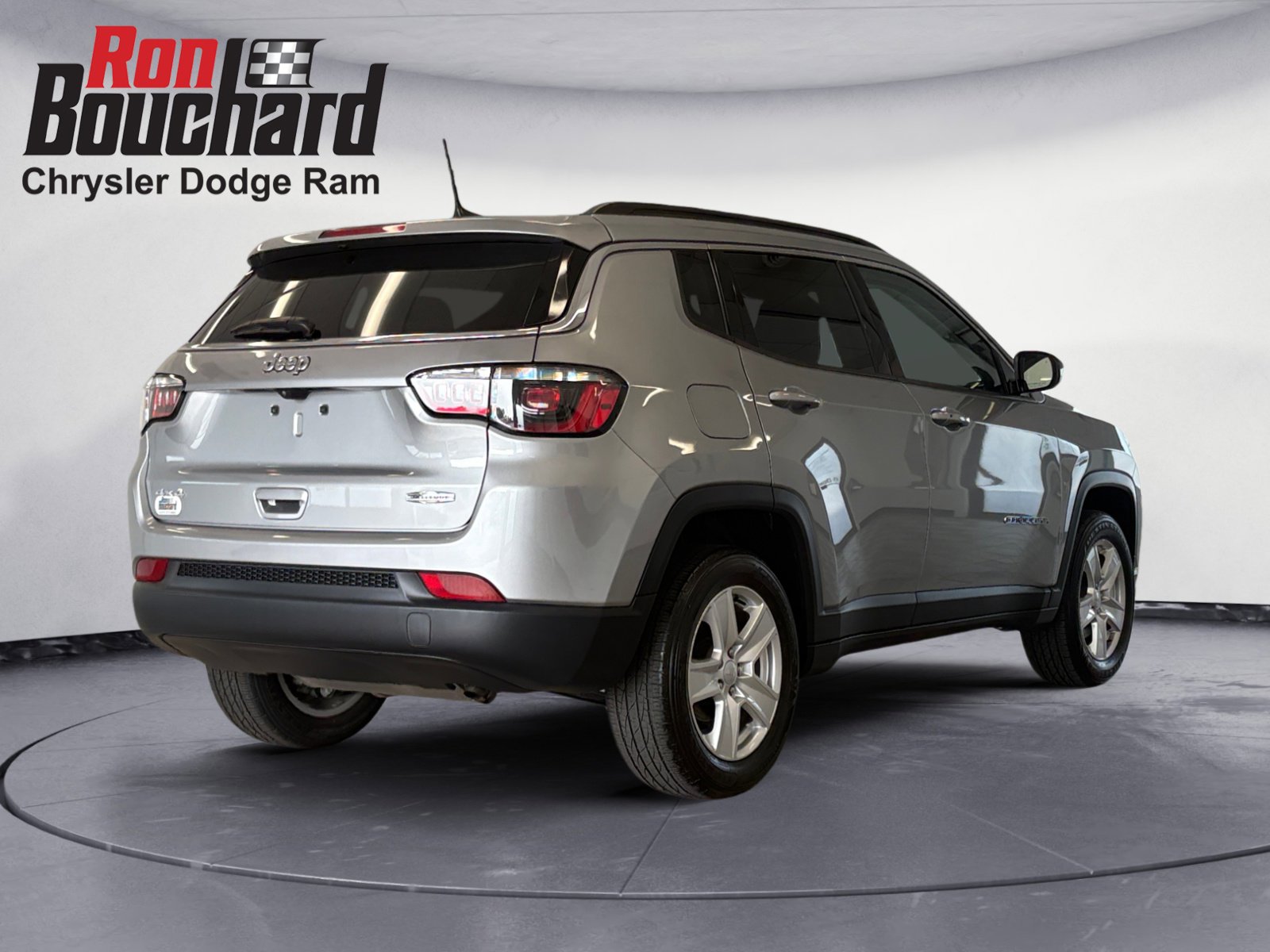 2022 Jeep Compass Latitude photo 2