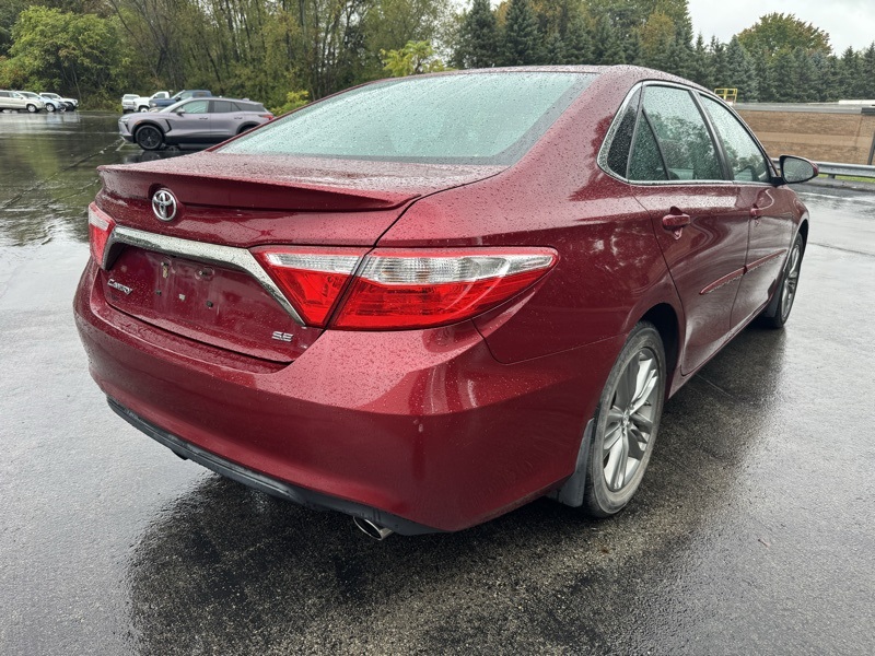 2016 Toyota Camry SE photo 3