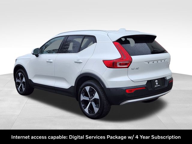 2025 Volvo XC40 Plus photo 4