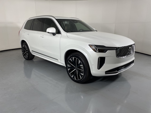 2025 Volvo XC90 B5 AWD Plus photo 2