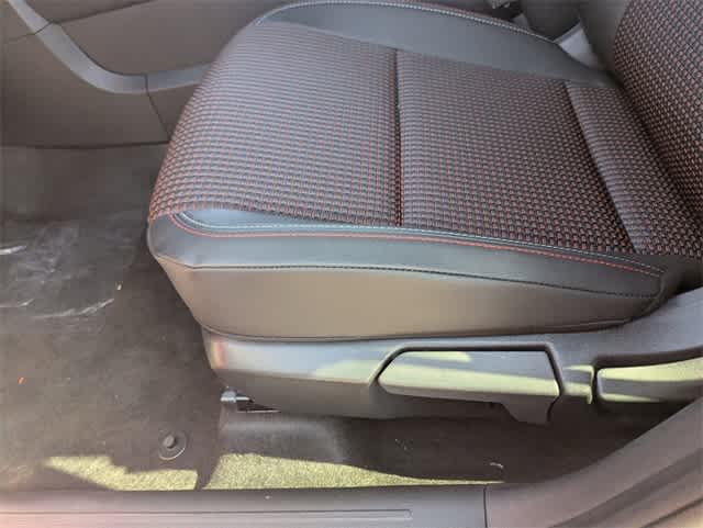 2025 Nissan Kicks SR photo 15