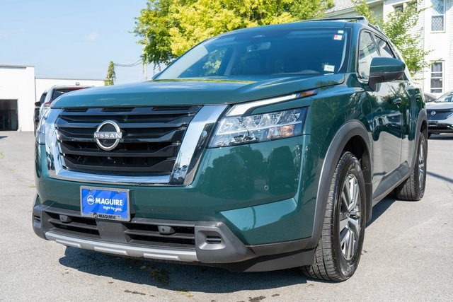 2023 Nissan Pathfinder SL photo 2