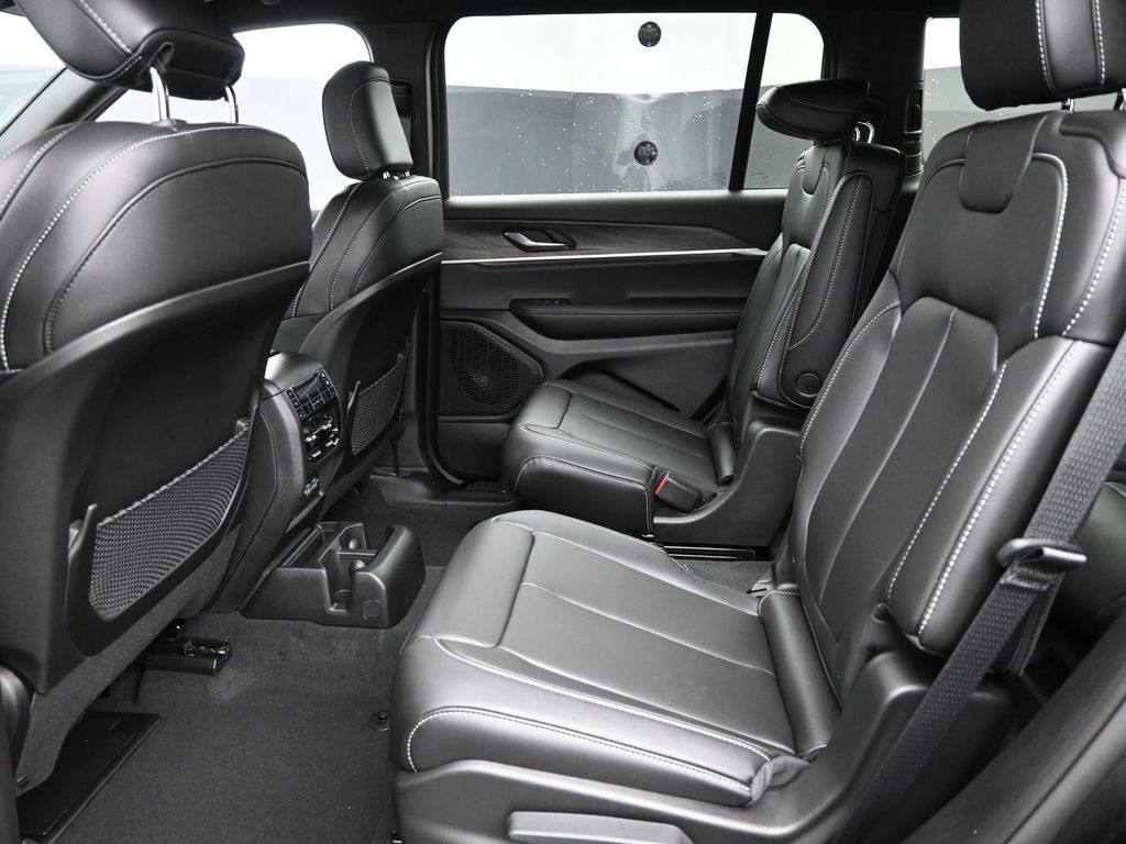 2025 Jeep Grand Cherokee Limited photo 5