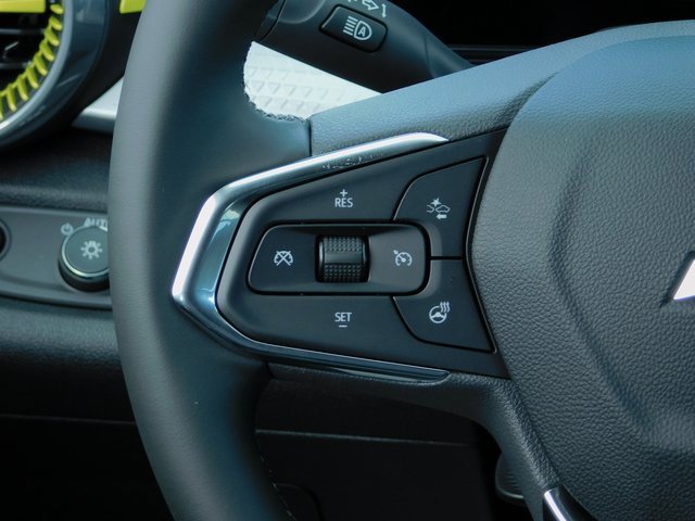 2025 Chevrolet Trax LT photo 15