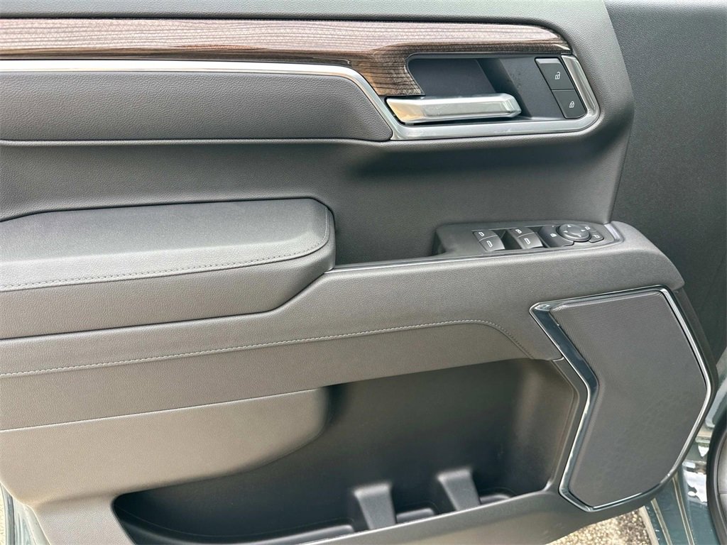 2025 Chevrolet Silverado 1500 LT photo 11