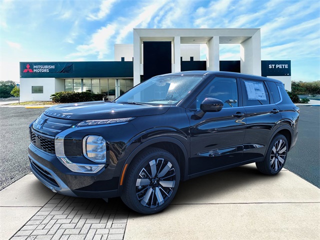 2025 Mitsubishi Outlander SE's photo