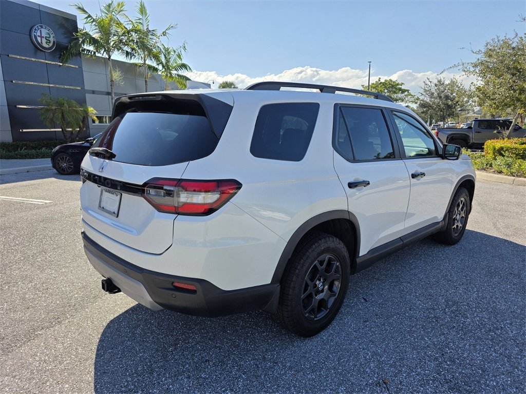 2023 Honda Pilot TrailSport photo 3