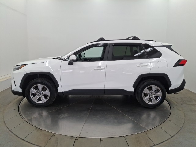 2023 Toyota RAV4 XLE photo 4