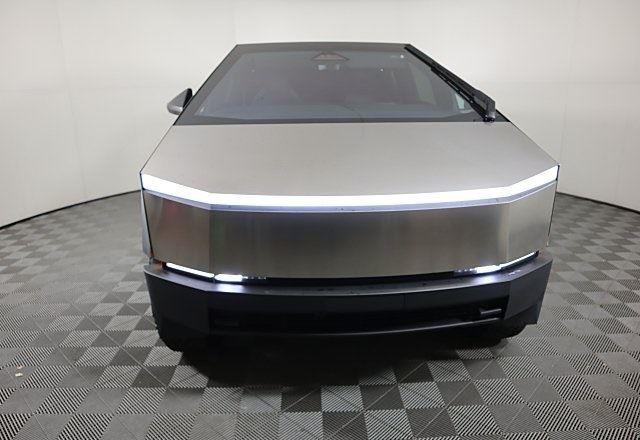 2024 Tesla Cybertruck photo 3