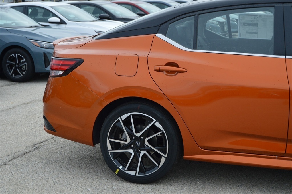 2025 Nissan Sentra SR photo 5