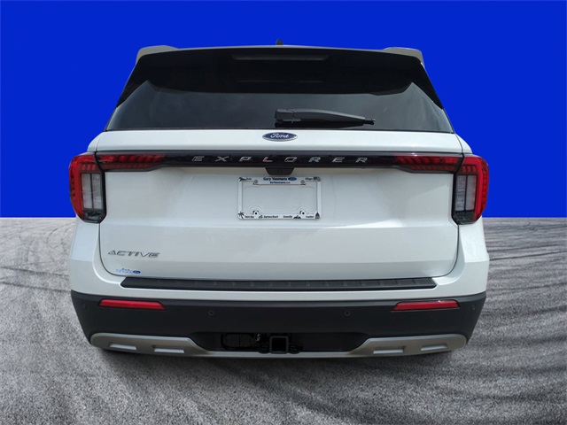 2025 Ford Explorer photo 3