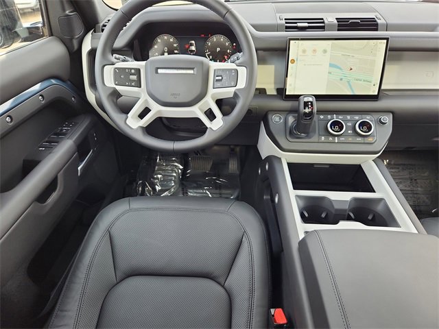 2025 Land Rover Defender 110 S photo 4