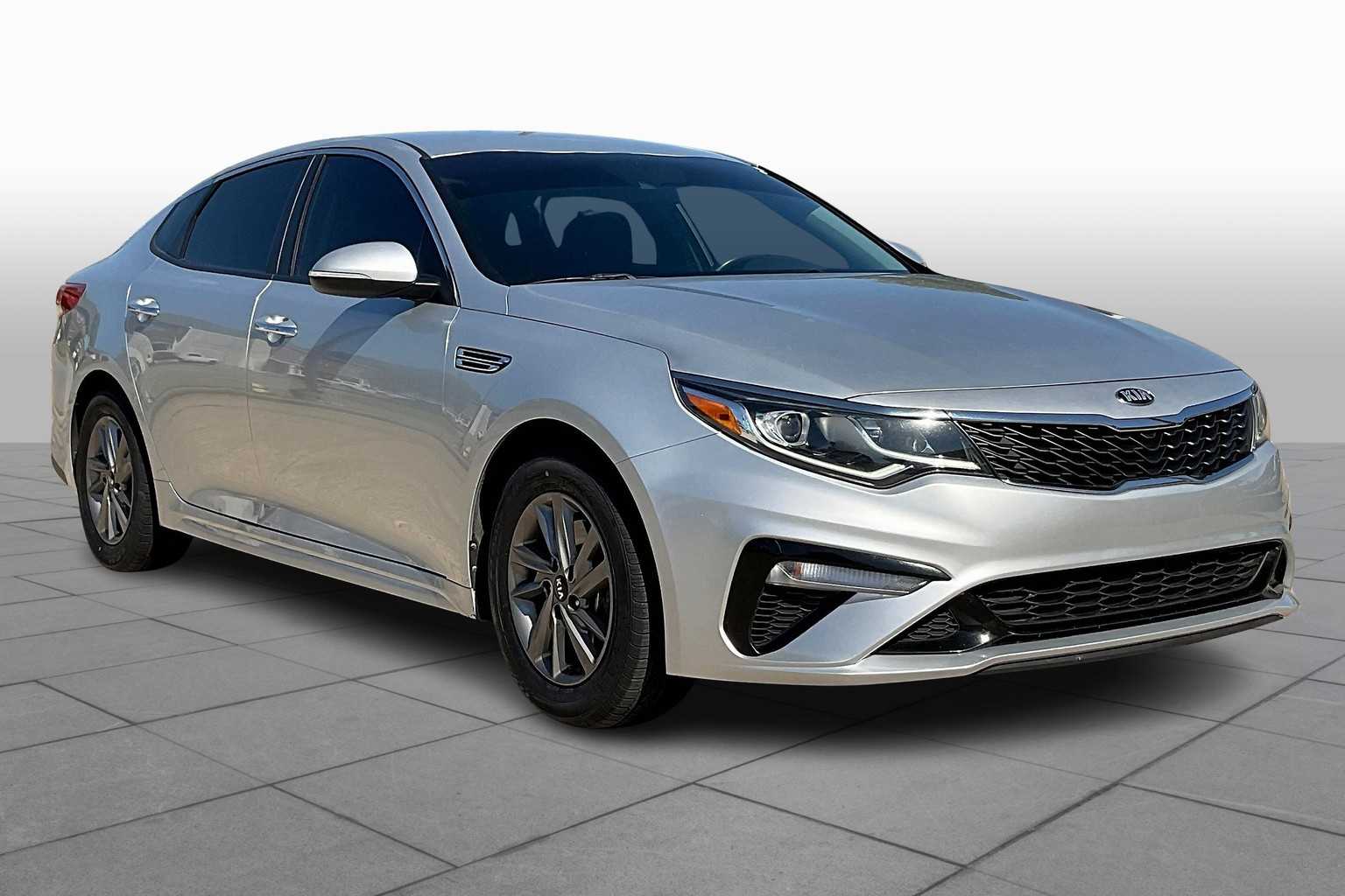 2020 Kia Optima LX photo 2