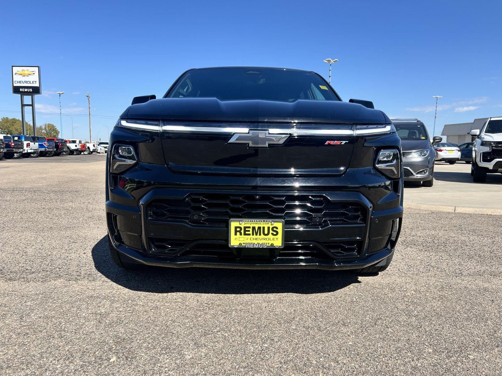 2024 Chevrolet Silverado EV RST photo 2
