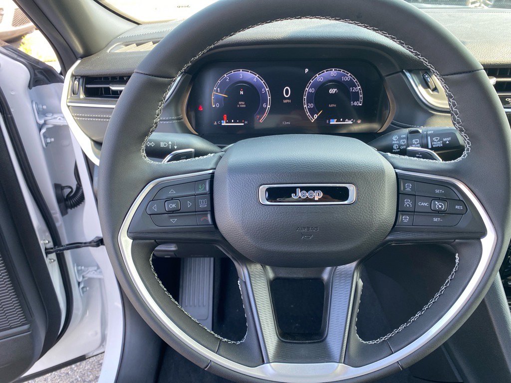 2025 Jeep Grand Cherokee Laredo X photo 5