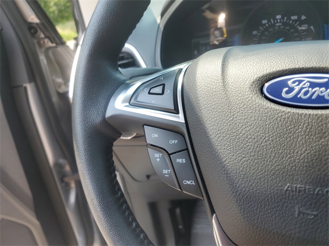 2022 Ford Edge SEL photo 18