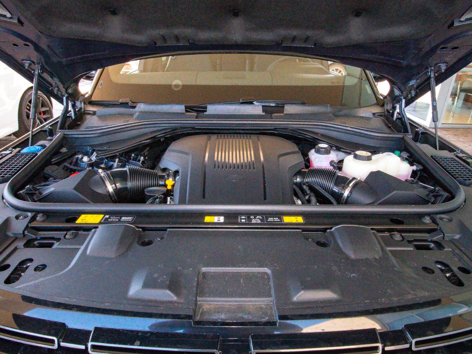 2025 Land Rover Range Rover SE photo 45