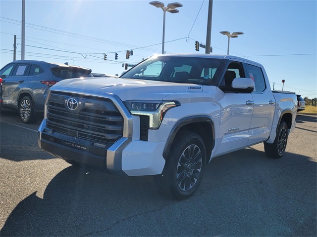 2025 Toyota Tundra Limited CrewMax photo 3