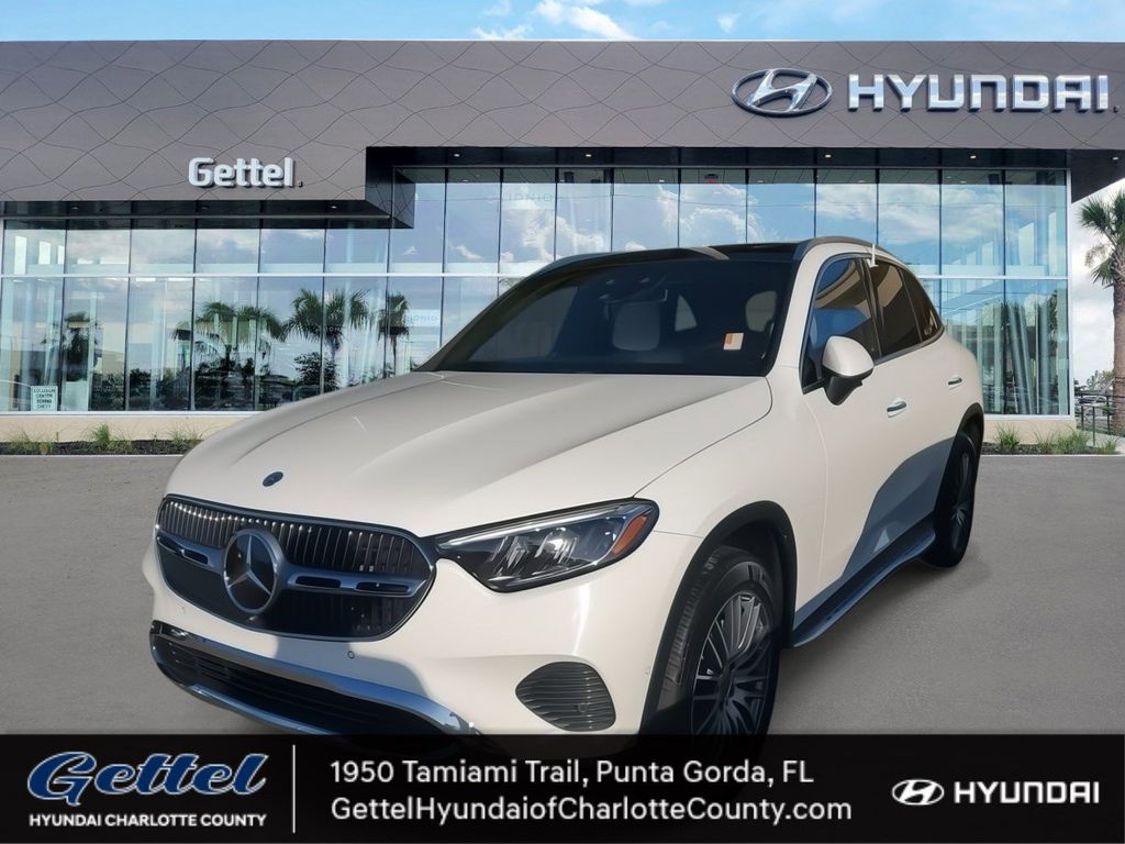 2024 Mercedes-Benz GLC GLC300's photo