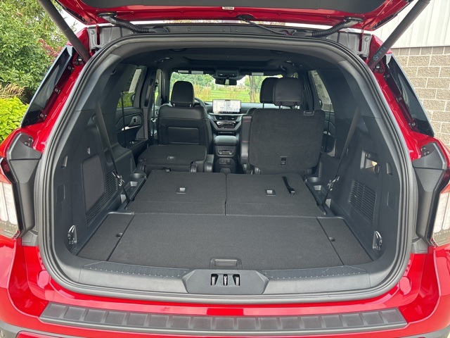 2025 Ford Explorer ST-Line photo 9