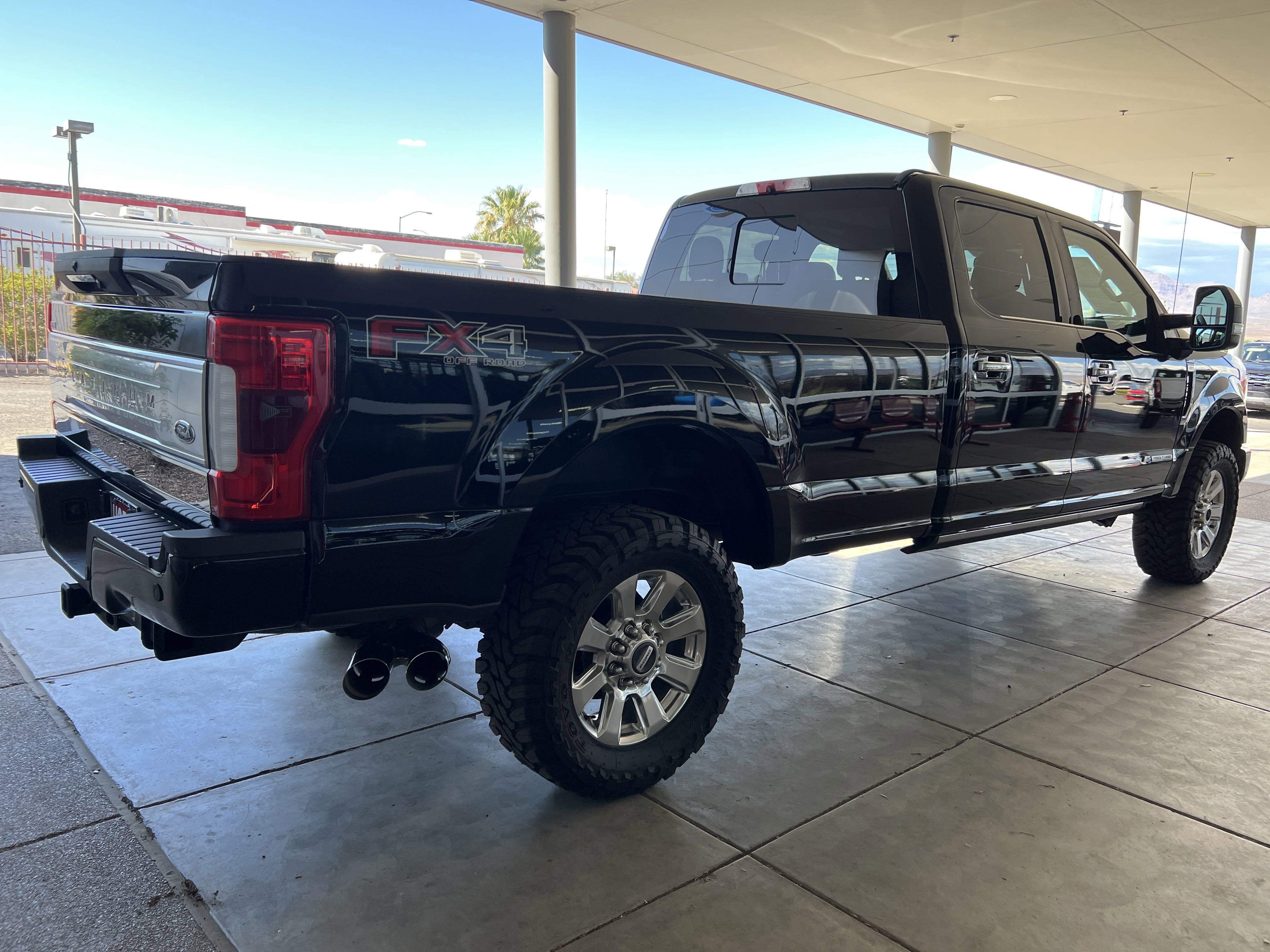 2017 Ford F-250 Platinum photo 2