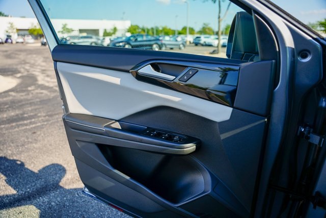 2025 Volkswagen Taos S photo 6