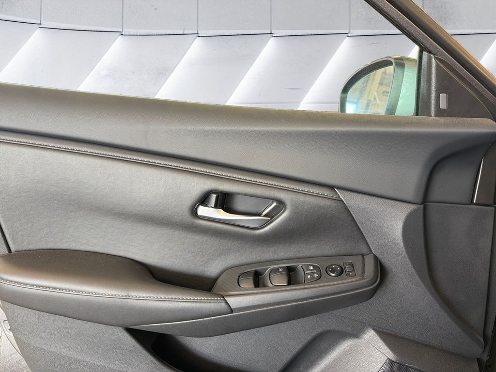 2025 Nissan Sentra SV photo 10