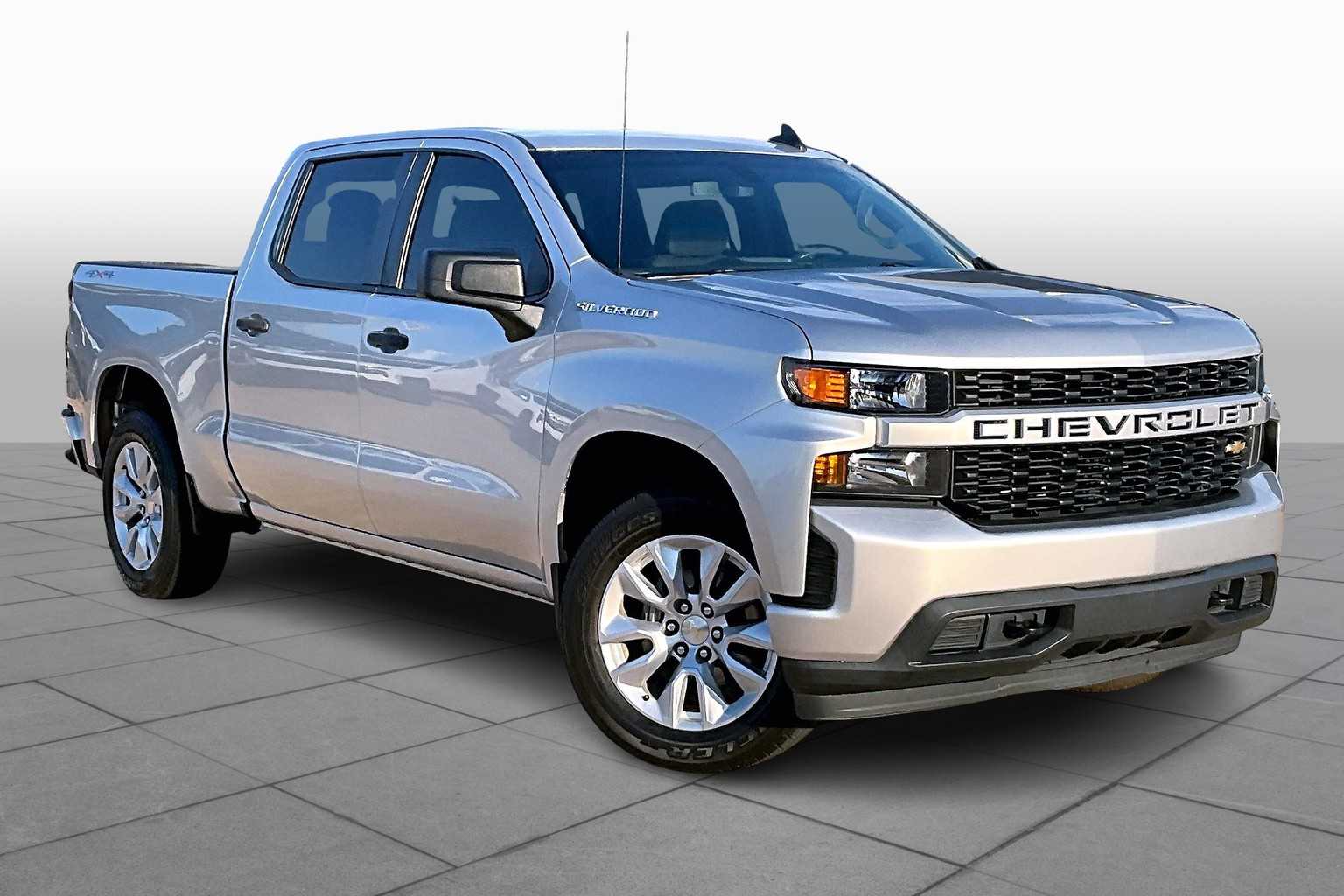 2020 Chevrolet Silverado 1500 Custom photo 2