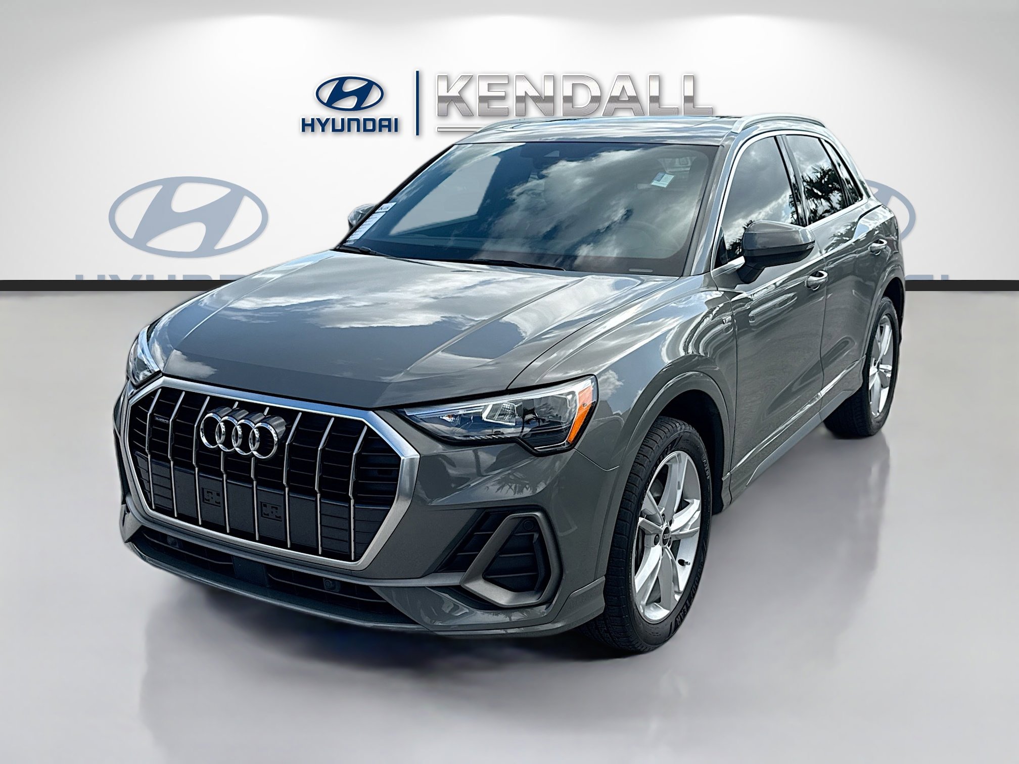 2021 Audi Q3 S line Premium photo 3